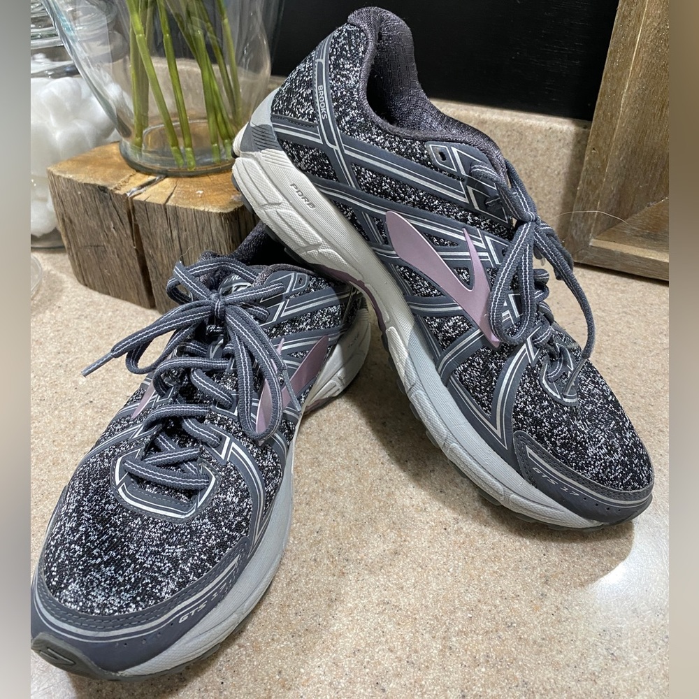 Brooks Adrenline GTS 17 Women’s Running Shoe 10.5